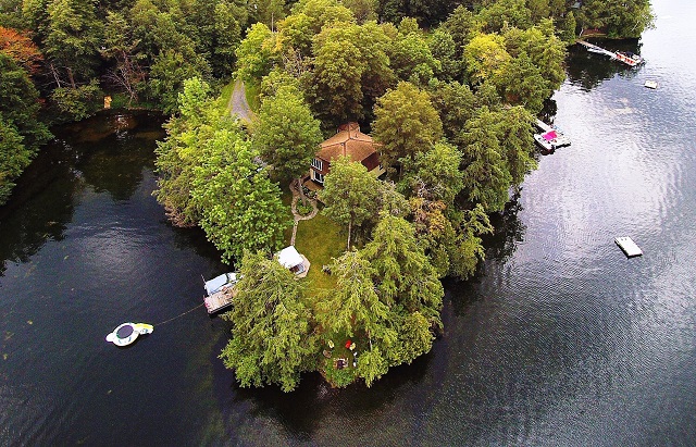 242 McNally's Lane Waterfront Home Cottage Upper Rideau Lake Gurreathomes
