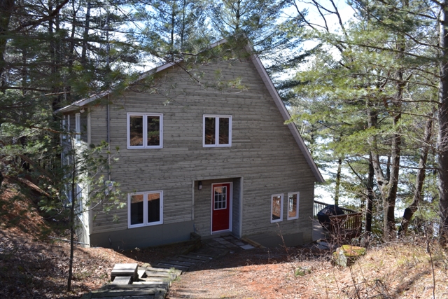782 Pike Lake Rt 16 Tay Valley Waterfront Cottage Gurreathomes