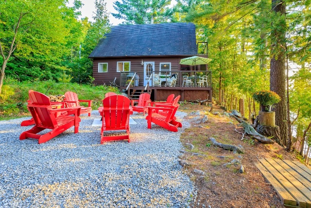 bobs lake long bay cottage home country living waterfront gurr gurreathomes crozier