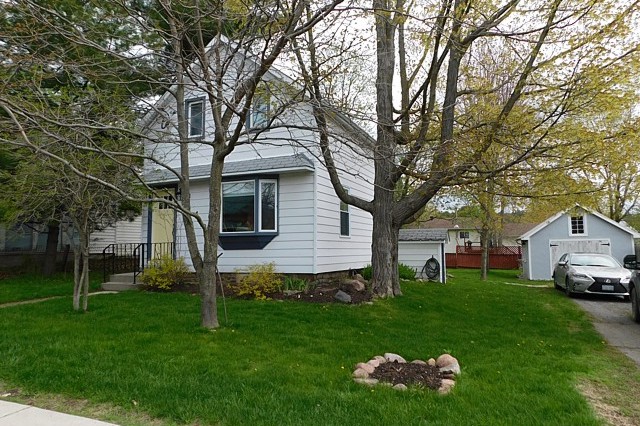 8 Mountain Road, Westport, Ontario, Gurreathomes.com