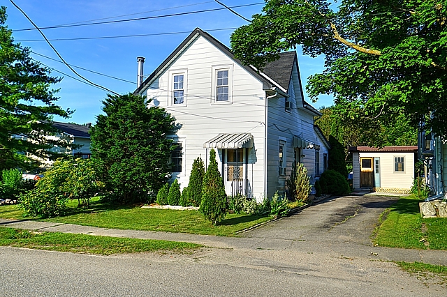 7 George Street, Westport, Ontario, Gurreathomes.com