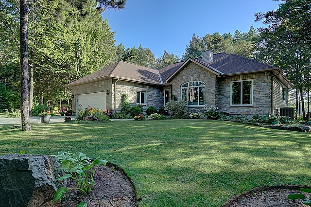 8270 Perth Road, South Frontenac, Ontario, Gurreathomes.com