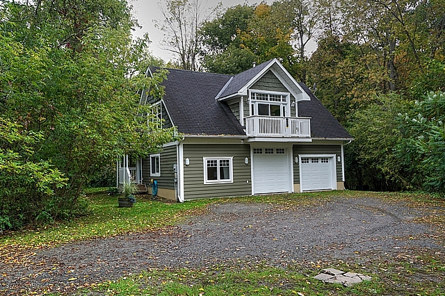 11 Water Street, Newboro, Rideau Lakes, Ontario. Gurreathomes.com
